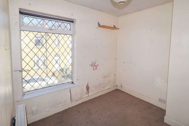 3 Common Road, Heckmondwike, Batley, WF17 7QL 5