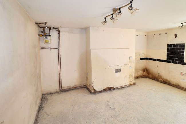 3 Common Road, Heckmondwike, Batley, WF17 7QL 5