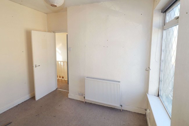 3 Common Road, Heckmondwike, Batley, WF17 7QL 5