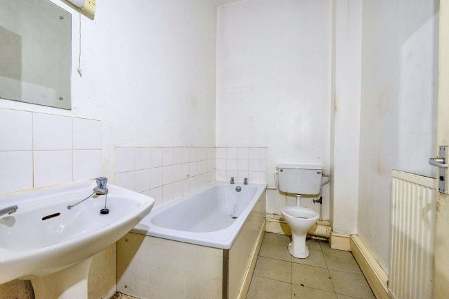 24b Glaserton Road, Stamford Hill, London, N16 5QX 8