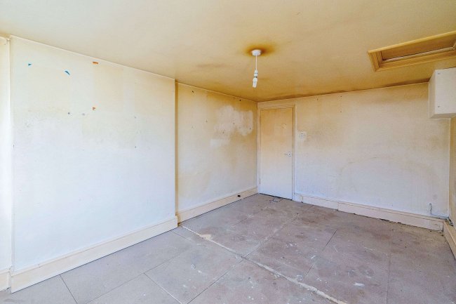 24b Glaserton Road, Stamford Hill, London, N16 5QX 8