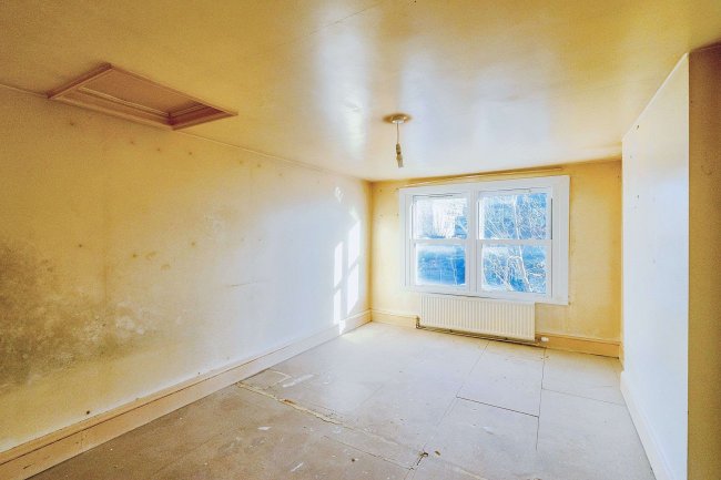 24b Glaserton Road, Stamford Hill, London, N16 5QX 8