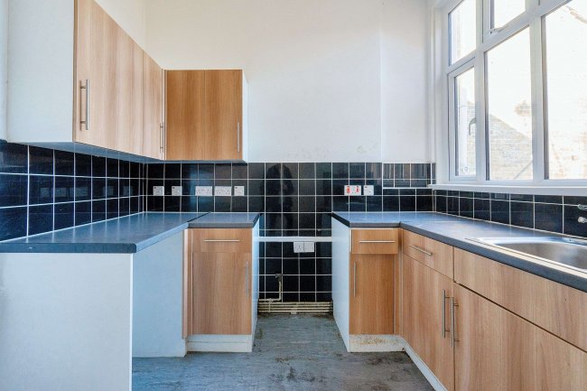 24b Glaserton Road, Stamford Hill, London, N16 5QX 8