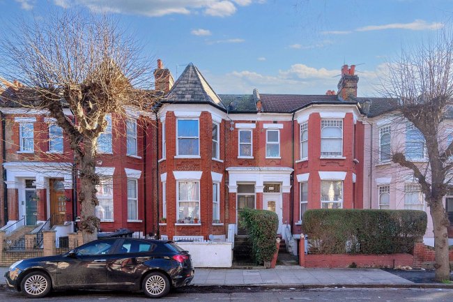 24b Glaserton Road, Stamford Hill, London, N16 5QX 8