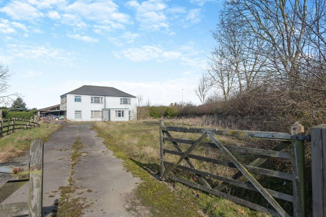 Le-Brun, Grimsby Road, Louth, LN11 0SX 9