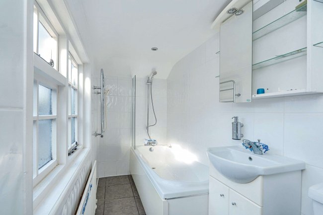 40 High Street, Wargrave, Reading RG10 8BY 4