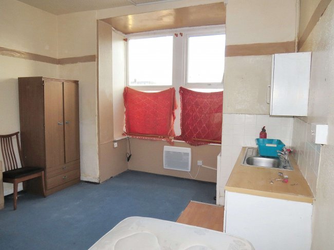 146 Waterloo Road, Blackpool, Lancashire, FY4 2AF 7