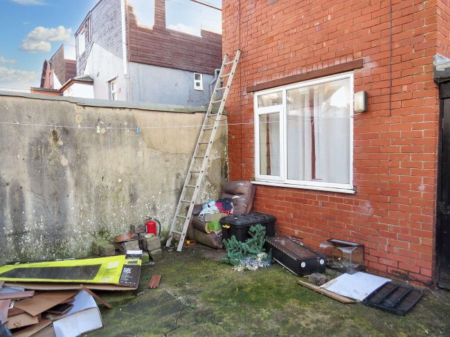 146 Waterloo Road, Blackpool, Lancashire, FY4 2AF 7