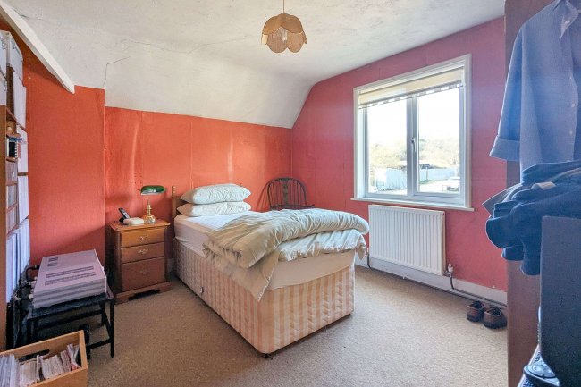 11 Mid Street, South Nutfield, RH1 4JU 6