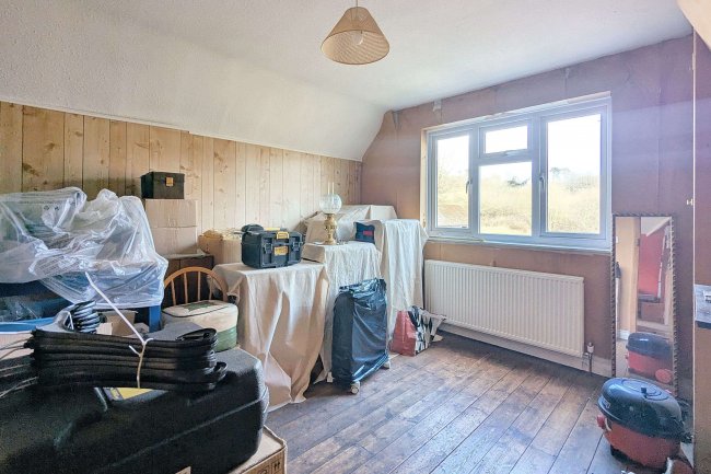 11 Mid Street, South Nutfield, RH1 4JU 6