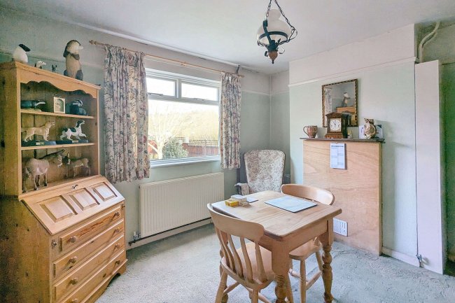 11 Mid Street, South Nutfield, RH1 4JU 6