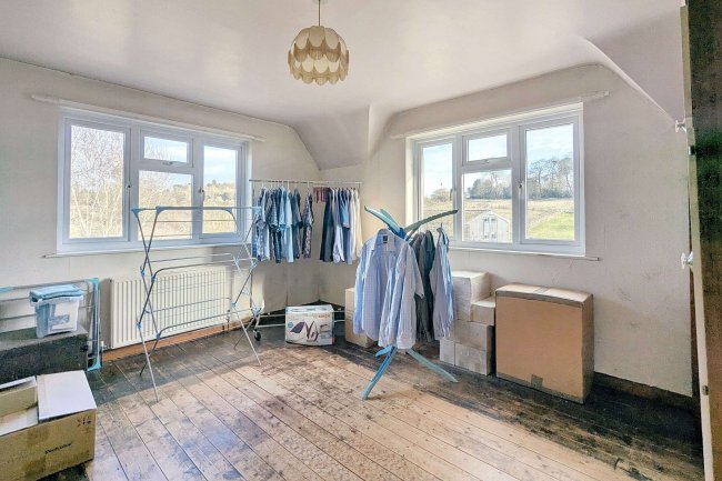 11 Mid Street, South Nutfield, RH1 4JU 6