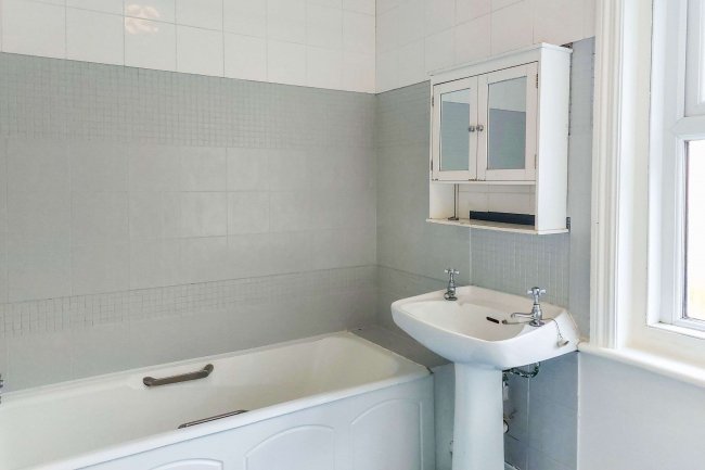 6b Radnor Park Road, Folkstone, Kent, CT19 5AU 3