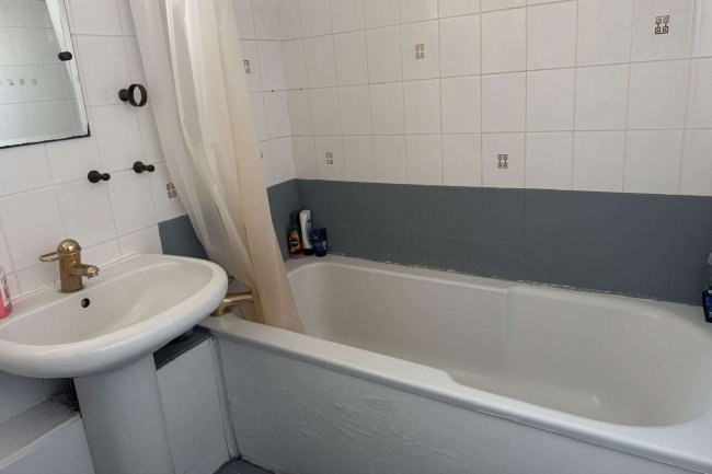 31 Caledonian Wharf, Canary Wharf, London, E14 3EN 3