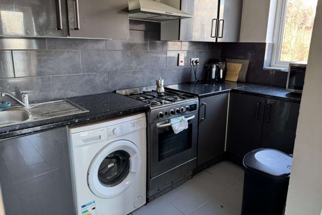 31 Caledonian Wharf, Canary Wharf, London, E14 3EN 3