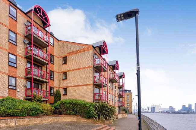 31 Caledonian Wharf, Canary Wharf, London, E14 3EN 3