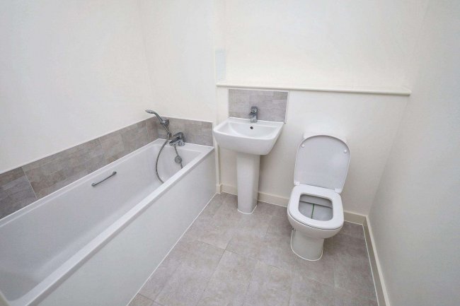 Flat 13, Denman House, 1 New Road, Feltham TW14 9AJ 10