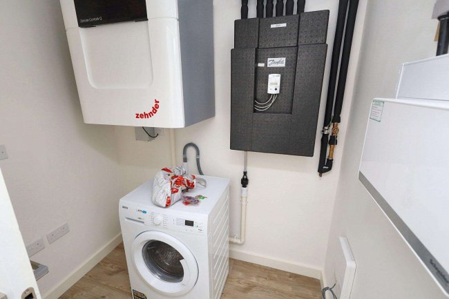 Flat 13, Denman House, 1 New Road, Feltham TW14 9AJ 10