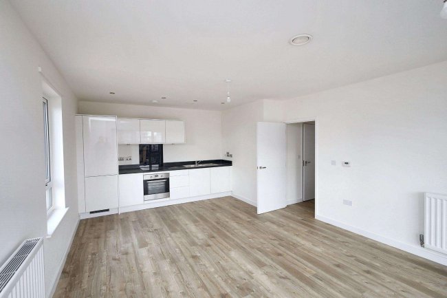 Flat 13, Denman House, 1 New Road, Feltham TW14 9AJ 10