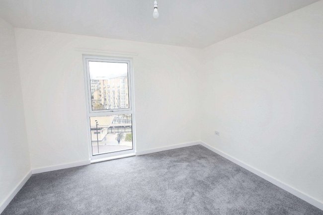 Flat 13, Denman House, 1 New Road, Feltham TW14 9AJ 10