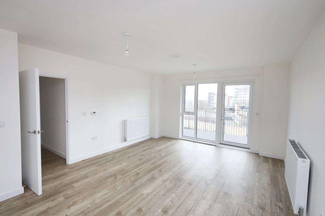 Flat 13, Denman House, 1 New Road, Feltham TW14 9AJ 10