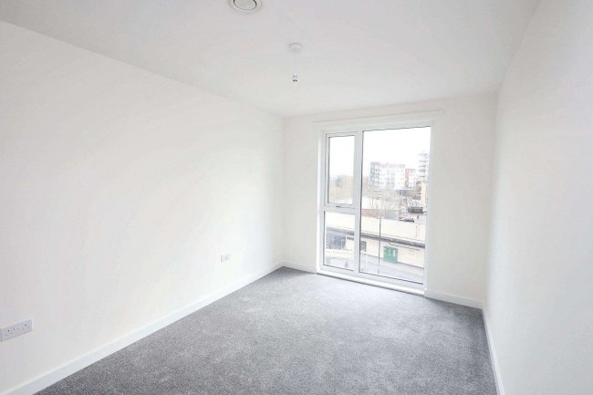 Flat 13, Denman House, 1 New Road, Feltham TW14 9AJ 10