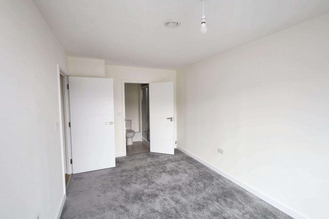 Flat 13, Denman House, 1 New Road, Feltham TW14 9AJ 10