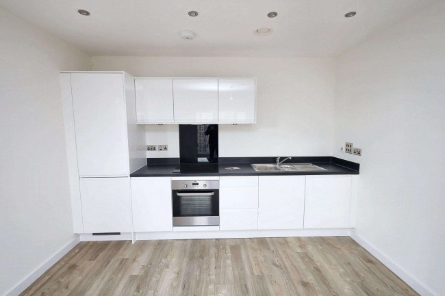 Flat 13, Denman House, 1 New Road, Feltham TW14 9AJ 10