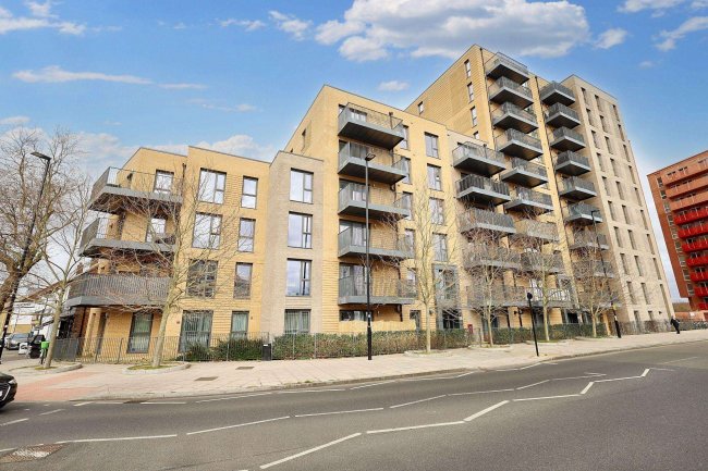 Flat 15, Denman House, 1 New Road, Feltham TW14 9AJ 7