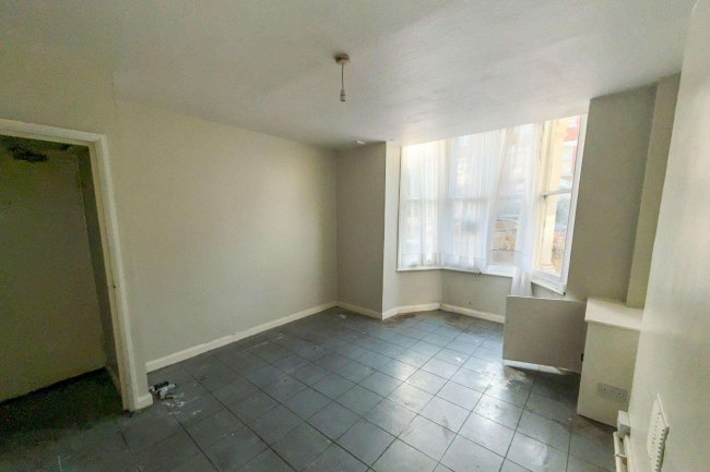 Flat A, 20 Ariel Road, London NW6 2DY 7