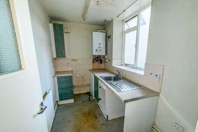 Flat A, 20 Ariel Road, London NW6 2DY 7