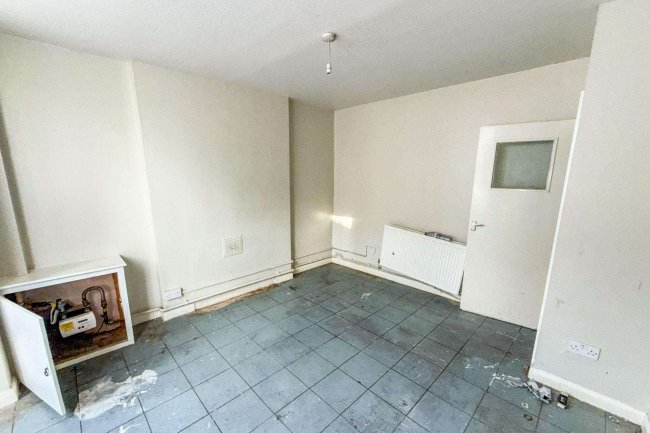 Flat A, 20 Ariel Road, London NW6 2DY 7