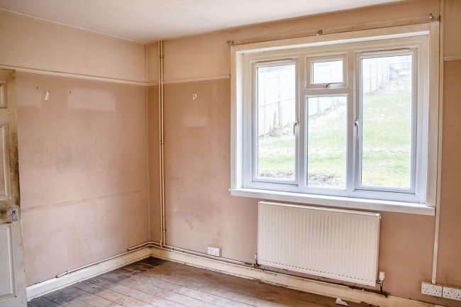 29 Isbury Road, Marlborough, Wiltshire, SN8 4AJ 4