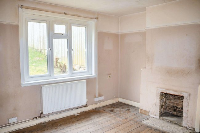 29 Isbury Road, Marlborough, Wiltshire, SN8 4AJ 4