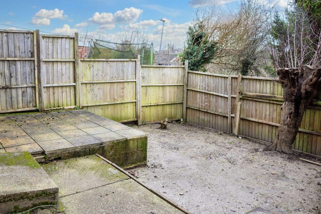 29 Isbury Road, Marlborough, Wiltshire, SN8 4AJ 4