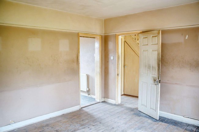 29 Isbury Road, Marlborough, Wiltshire, SN8 4AJ 4