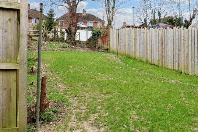 29 Isbury Road, Marlborough, Wiltshire, SN8 4AJ 4