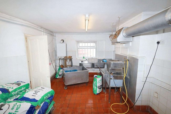 131 Colney Hatch Lane, Muswell Hill, London N10 1HD 5