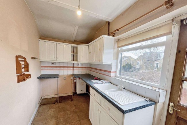 41/41A Astonville Street, London, SW18 5AN 8