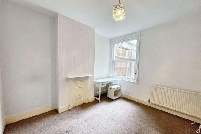 41/41A Astonville Street, London, SW18 5AN 8