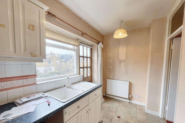 41/41A Astonville Street, London, SW18 5AN 8