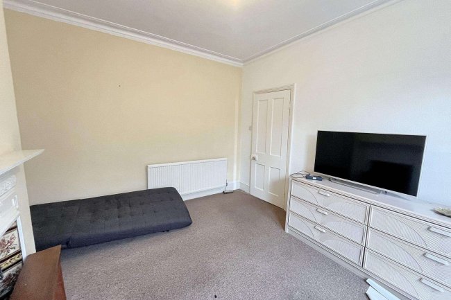 41/41A Astonville Street, London, SW18 5AN 8