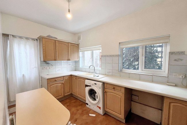 41/41A Astonville Street, London, SW18 5AN 8