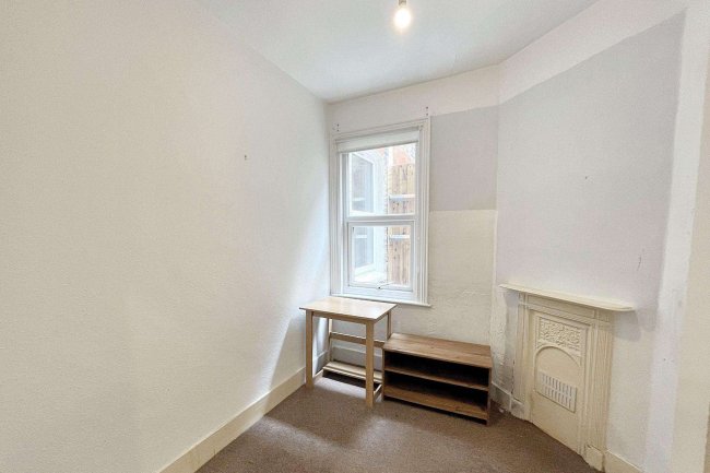 41/41A Astonville Street, London, SW18 5AN 8