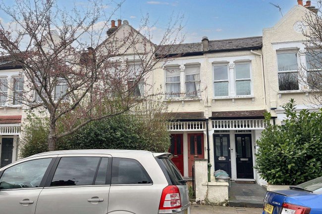 41/41A Astonville Street, London, SW18 5AN 8