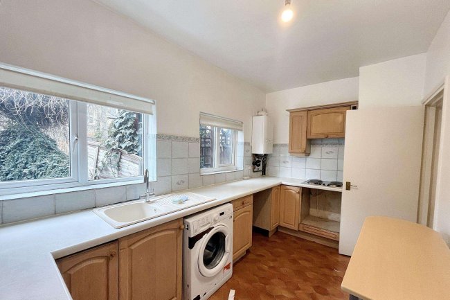 41/41A Astonville Street, London, SW18 5AN 8