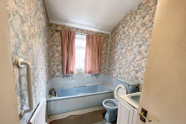 41/41A Astonville Street, London, SW18 5AN 8