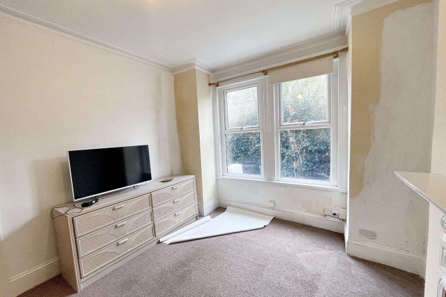 41/41A Astonville Street, London, SW18 5AN 8