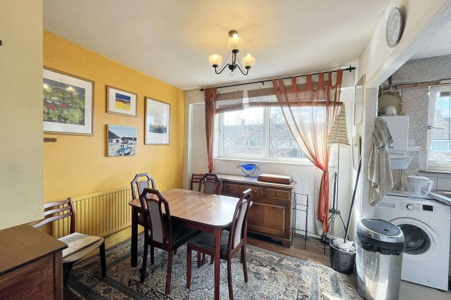 51 Mariner Gardens, Richmond, Surrey, TW10 7UU 5