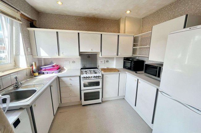 51 Mariner Gardens, Richmond, Surrey, TW10 7UU 5